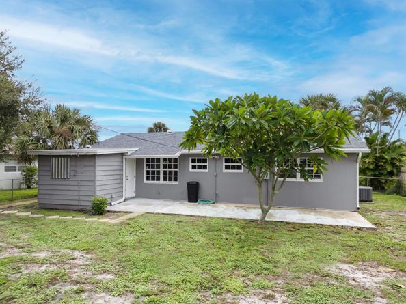 359 Garden Boulevard, Palm Beach Gardens FL 33410