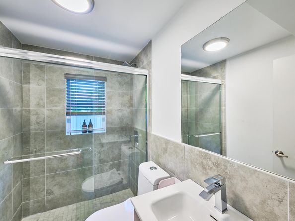 2020 Washington Street 18, Hollywood FL 33020