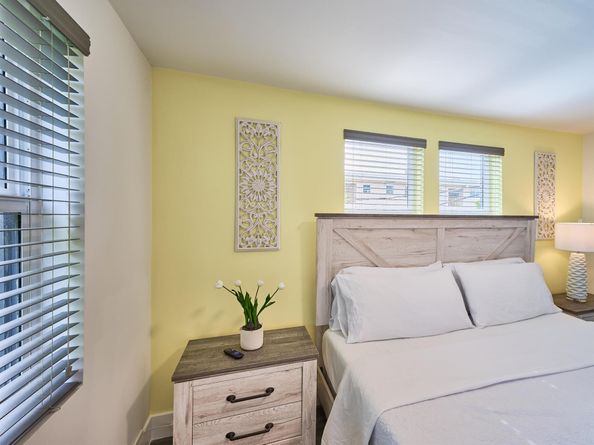 2020 Washington Street 18, Hollywood FL 33020