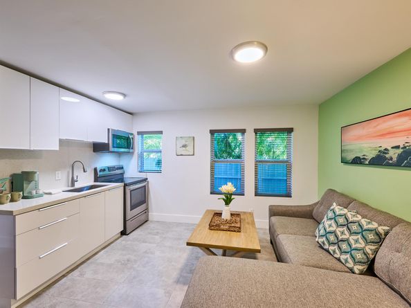 2020 Washington Street 18, Hollywood FL 33020