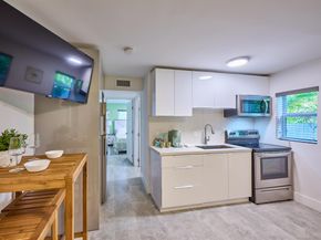 2020 Washington Street 18, Hollywood FL 33020