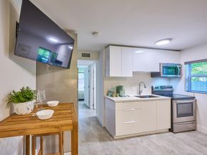 2020 Washington Street 18, Hollywood FL 33020