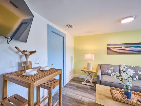 2020 Washington Street 18, Hollywood FL 33020