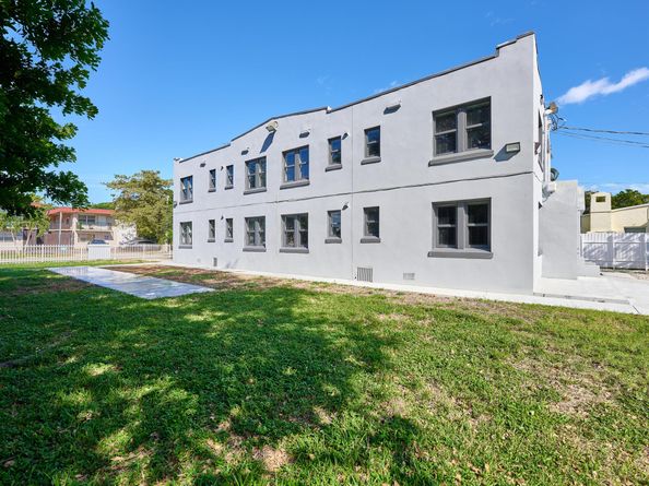 2020 Washington Street 18, Hollywood FL 33020