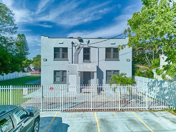 2020 Washington Street 18, Hollywood FL 33020