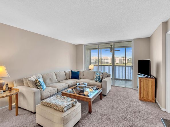 7512 N Devon Dr 210, Tamarac FL 33321