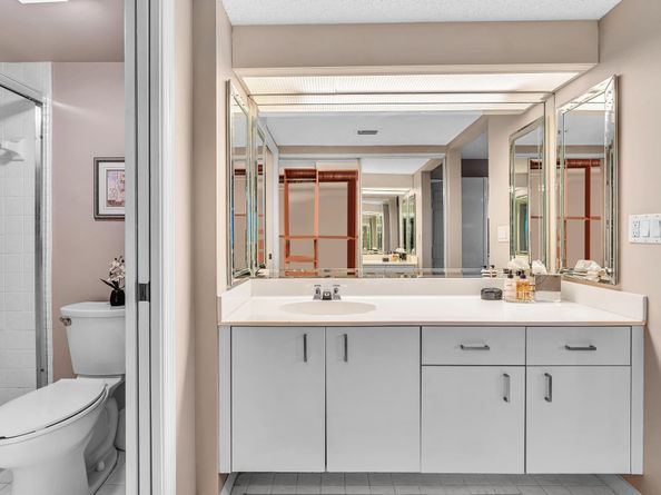 7512 N Devon Dr 210, Tamarac FL 33321