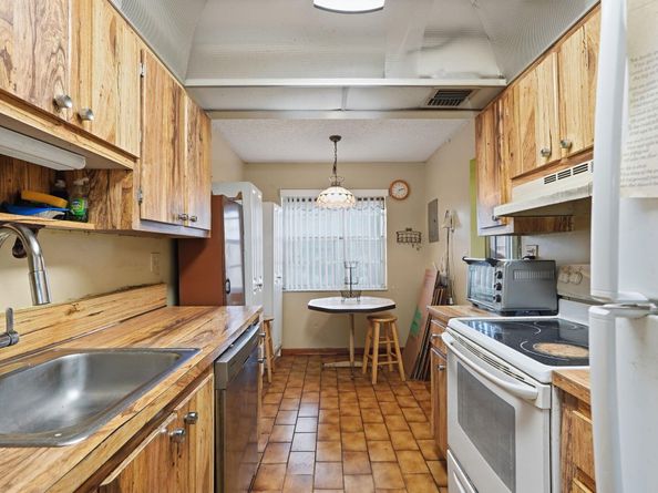 3000 NW 48th Terrace 130, Lauderdale Lakes FL 33313