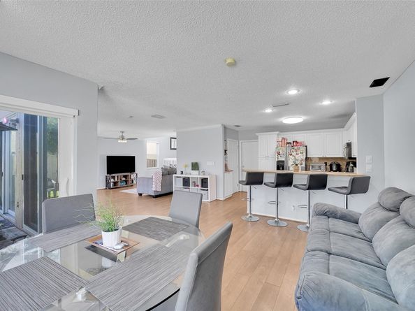 10615 NW 12th Ct, Plantation FL 33322