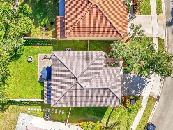 10615 NW 12th Ct, Plantation FL 33322