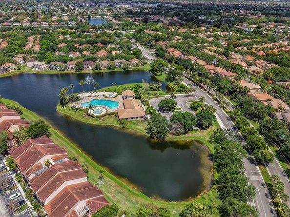 10615 NW 12th Ct, Plantation FL 33322