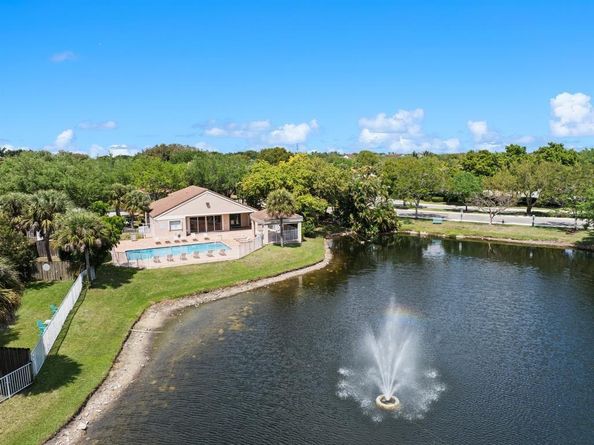 10615 NW 12th Ct, Plantation FL 33322