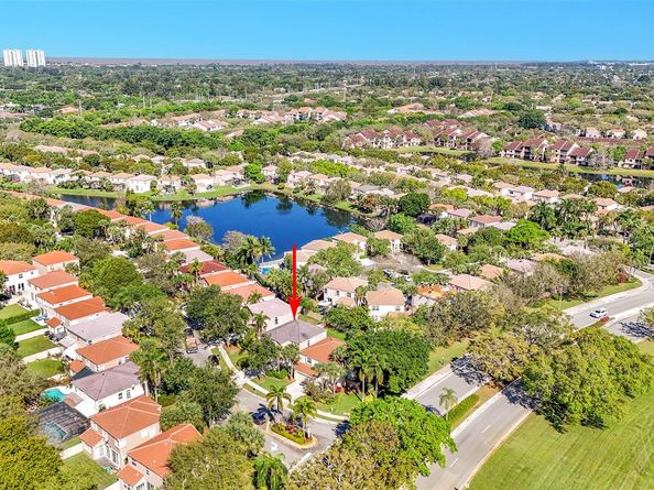 10615 NW 12th Ct, Plantation FL 33322