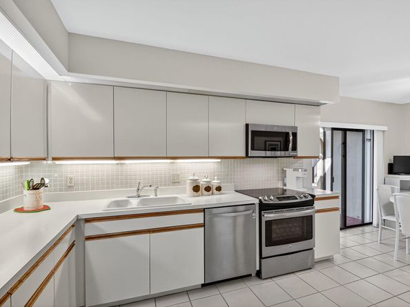 65 Eastgate Drive B, Boynton Beach FL 33436