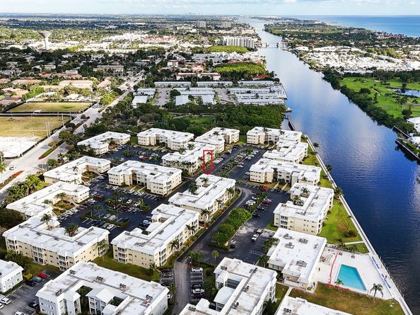 14 Colonial Club Drive 300, Boynton Beach FL 33435