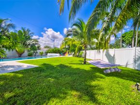 250 NE 27th Ct, Boca Raton FL 33431
