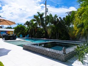 250 NE 27th Ct, Boca Raton FL 33431