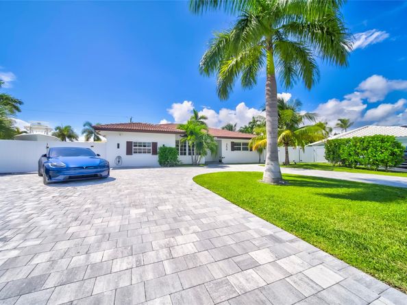 250 NE 27th Ct, Boca Raton FL 33431