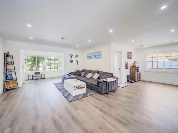 250 NE 27th Ct, Boca Raton FL 33431