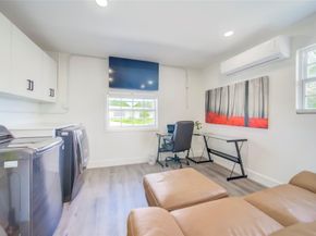 250 NE 27th Ct, Boca Raton FL 33431