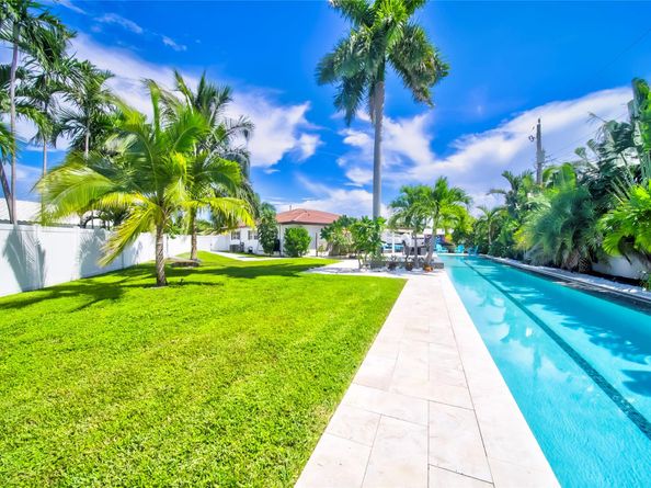 250 NE 27th Ct, Boca Raton FL 33431