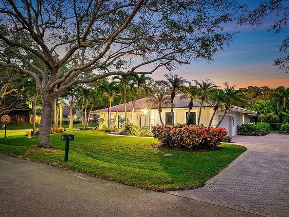 9 Old Fence Road, Palm Beach Gardens FL 33418