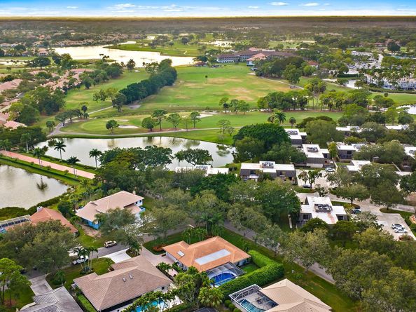 9 Old Fence Road, Palm Beach Gardens FL 33418