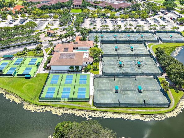 9 Old Fence Road, Palm Beach Gardens FL 33418