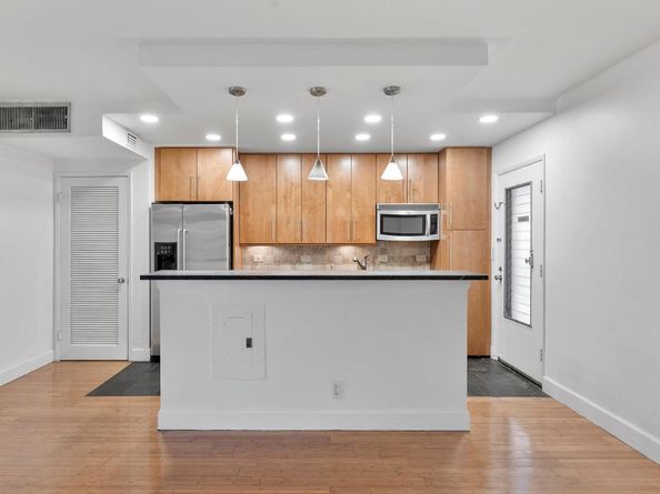 125 Isle Of Venice Dr 10, Fort Lauderdale FL 33301