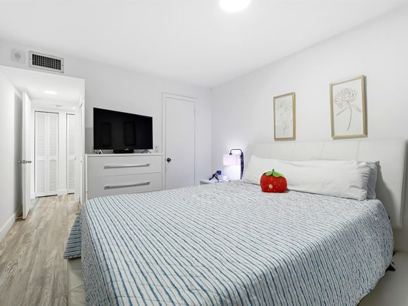 1502 S Lakeside Drive 116N, Lake Worth Beach FL 33460