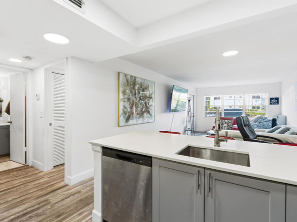 1502 S Lakeside Drive 116N, Lake Worth Beach FL 33460