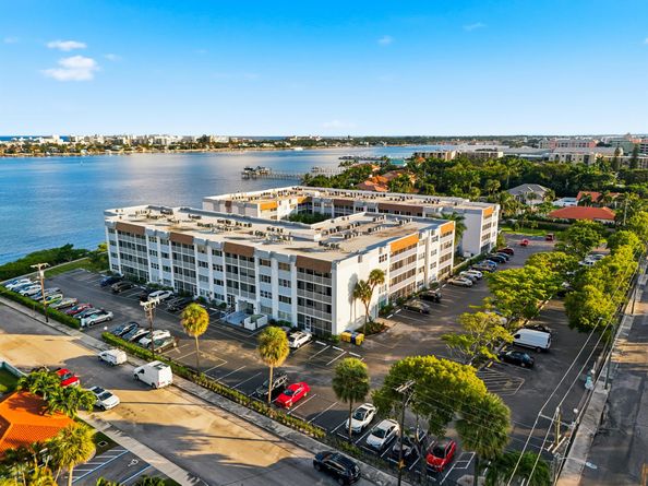 1502 S Lakeside Drive 116N, Lake Worth Beach FL 33460