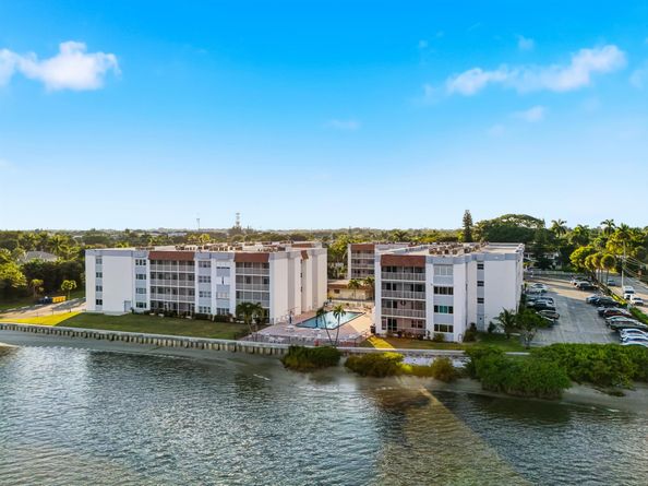 1502 S Lakeside Drive 116N, Lake Worth Beach FL 33460