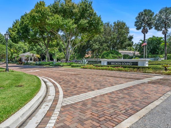 6682 NW 25th Way, Boca Raton FL 33496