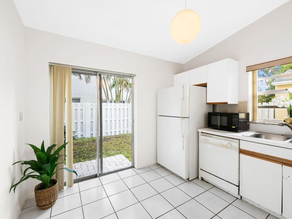 14106 Langley Pl, Davie FL 33325