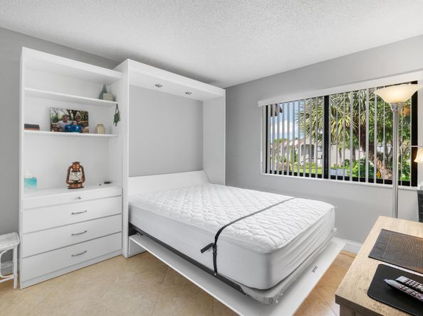 5533 Fairway Park Drive 204, Boynton Beach FL 33437