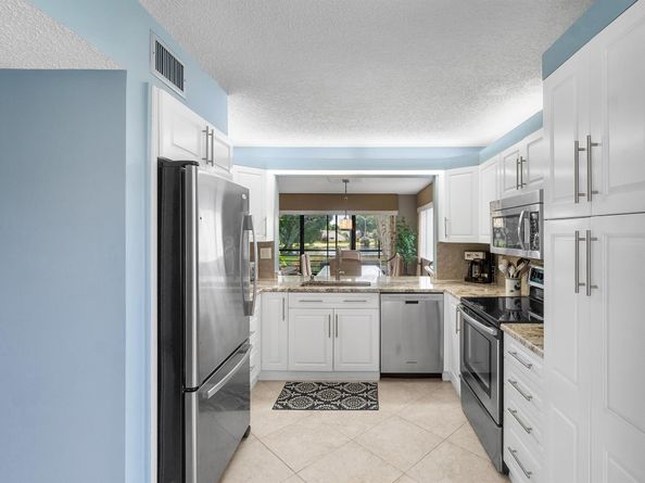 5533 Fairway Park Drive 204, Boynton Beach FL 33437