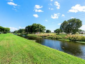 5533 Fairway Park Drive 204, Boynton Beach FL 33437