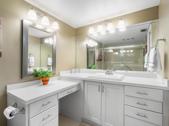 5533 Fairway Park Drive 204, Boynton Beach FL 33437