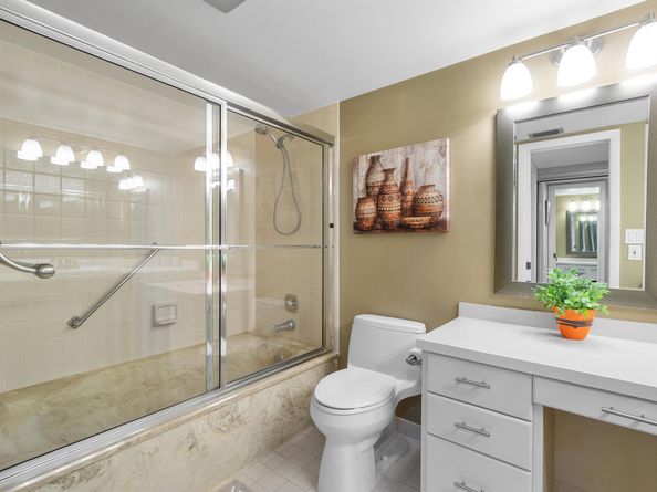 5533 Fairway Park Drive 204, Boynton Beach FL 33437