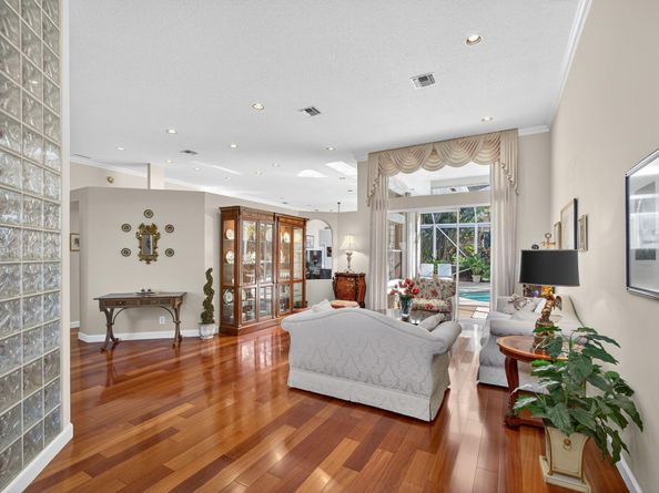 42 Cayman Place, Palm Beach Gardens FL 33418