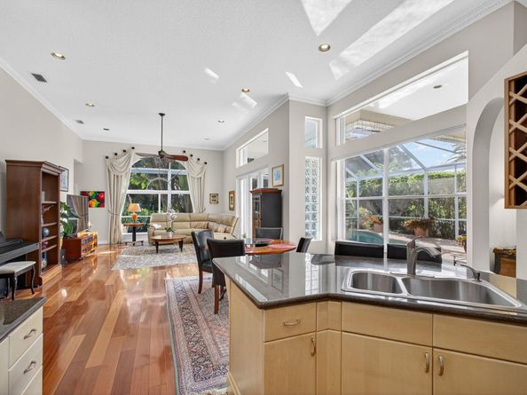 42 Cayman Place, Palm Beach Gardens FL 33418