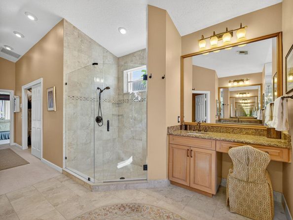 42 Cayman Place, Palm Beach Gardens FL 33418