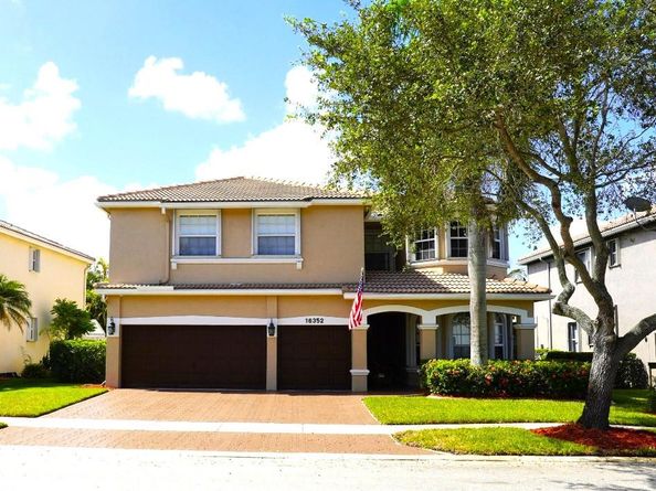 16352 SW 14th St, Pembroke Pines FL 33027