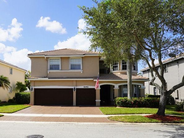 16352 SW 14th St, Pembroke Pines FL 33027