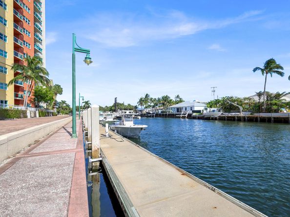 2640 Lake Shore Drive 2008, Riviera Beach FL 33404