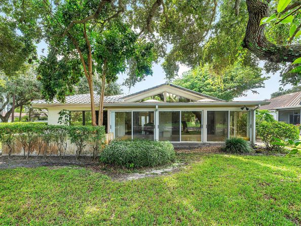 30 Hampshire Lane, Boynton Beach FL 33436