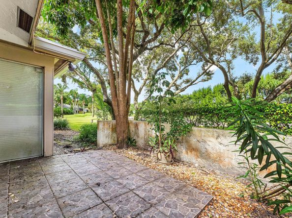 30 Hampshire Lane, Boynton Beach FL 33436