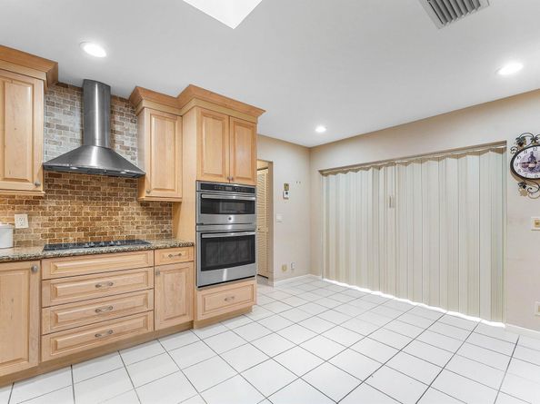 30 Hampshire Lane, Boynton Beach FL 33436