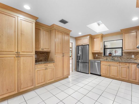 30 Hampshire Lane, Boynton Beach FL 33436